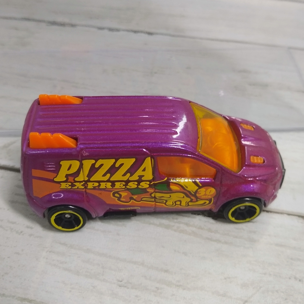 Mattel Hot Wheels 2014 Ford Transit Connect PIZZA EXPRESS VAN Metal Plastic Toy